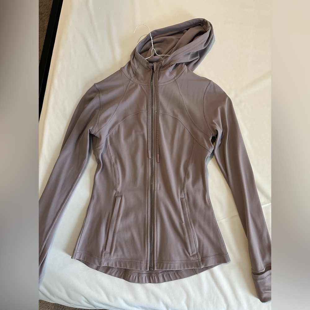 Size 6 in lavender Lululemon define jacket with hood. Lightly used!